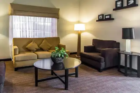 Quality Inn Memphis - 34