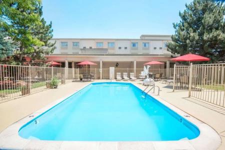 Ramada by Wyndham Denver Downtown - 8