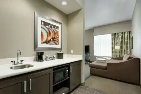 Hampton Inn & Suites Napa - 2