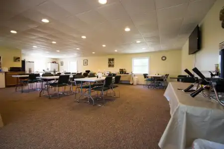 Flagship Inn and Suites - 8