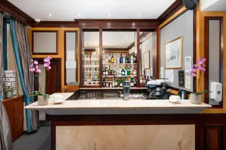 Gem Langham Court - 24