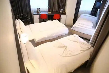 Eva Otel - 25