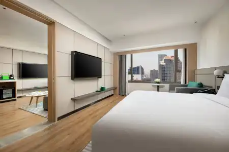 Holiday Inn Shanghai Nanjing Road - 5
