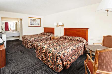 Red Carpet Inn - Louisville - 63