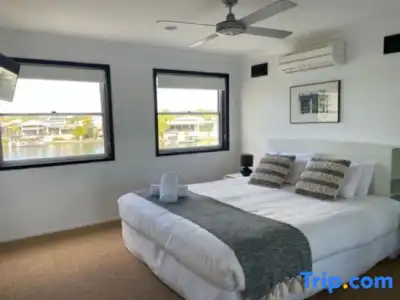 Noosa Entrance Waterfront Resort - 263