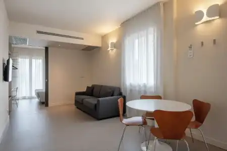 Hotel - 68