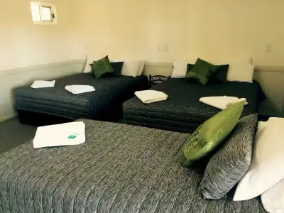 Park Avenue Motel - 2