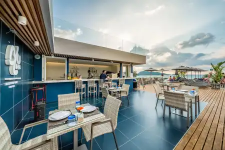 Clover Patong - 11