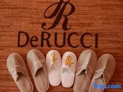 DeRUCCI - 76