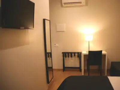 Lisbon Style Guesthouse - 36