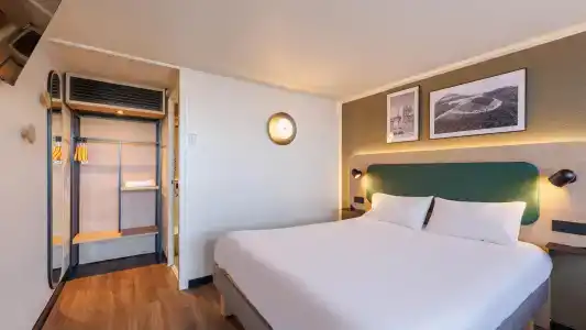 Campanile NATURE - Clermont Ferrand Le Brézet - 47