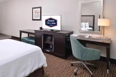 Hampton Inn & Suites Bend - 28
