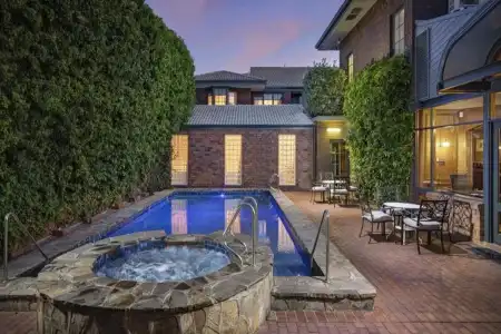 Adelaide Inn - 13
