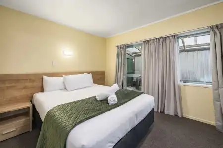 Fenton Court Motel - 43