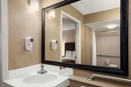 Ramada Inn of Naples - 7