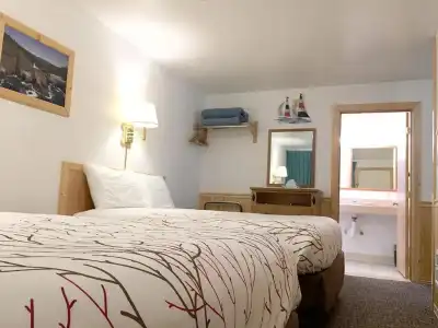 Park Motel and Cabins - 321