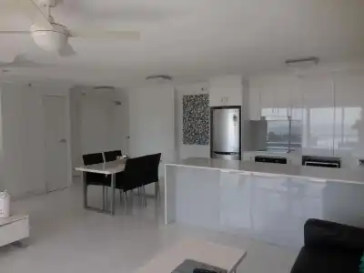 Surfers Century Oceanside Apartments - 28