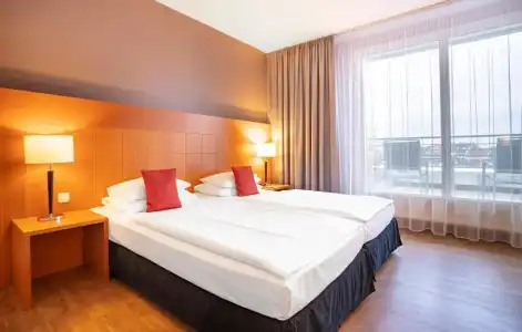 PLAZA Premium Köln - 36