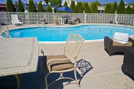 Rogue Valley Inn - 8