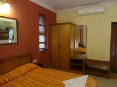 Renzo's Inn - 12