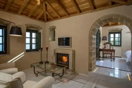 Moni Emvasis Luxury Suites - 76