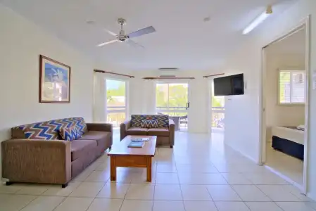 Cairns Queenslander & Apartments - 62