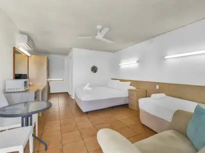 Camden Motor Inn - 5