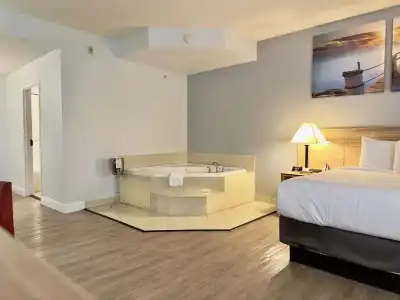 Days Inn & Suites by Wyndham Lakeland - 110