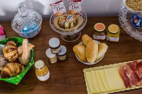 Lady B Bed & Breakfast - 9