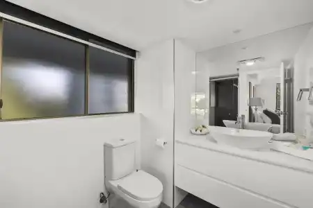 Gemini Court Holiday Apartments - 402