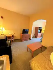 Super 8 by Wyndham Topeka at Forbes Landing - 28