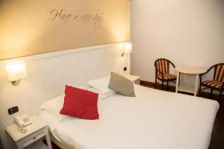 Inn Rome Rooms & Suites - 17