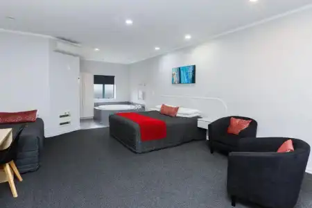 Aubyn Court Spa Motel - 125