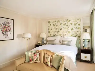 The Dorchester - 15
