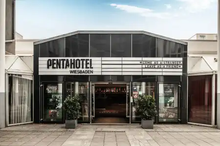 Pentahotel - 1