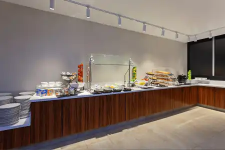 Holiday Inn Los Angeles - LAX Airport by IHG - 9