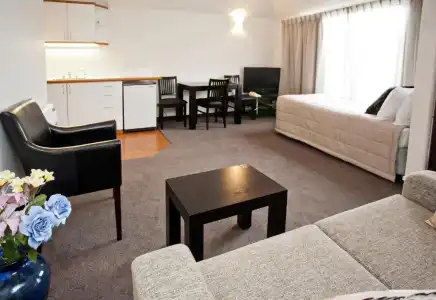 Cable Court Motel - 55