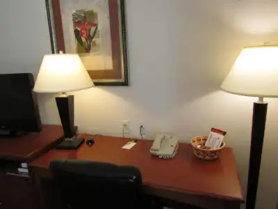 Super 8 by Wyndham Austin/Airport South - 39