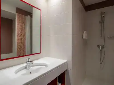 Spark By Hilton Lyon Ouest - 51