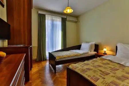 Villa Velzon Guesthouse - 5