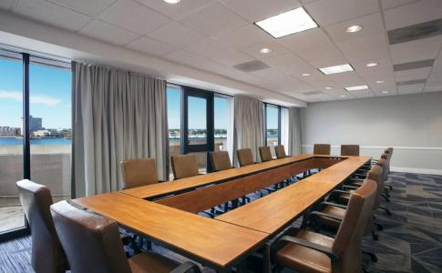 Sheraton Norfolk Waterside - 6