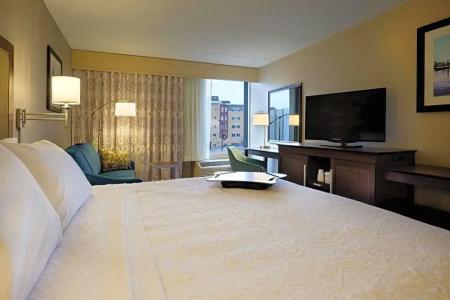 Hampton Inn Green Bay Downtown - 28