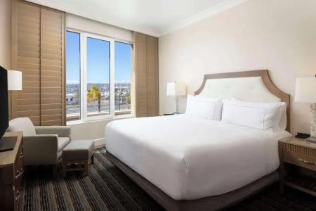 DoubleTree by Hilton San Diego Bayside - 179