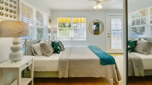Coconut Inn - 180