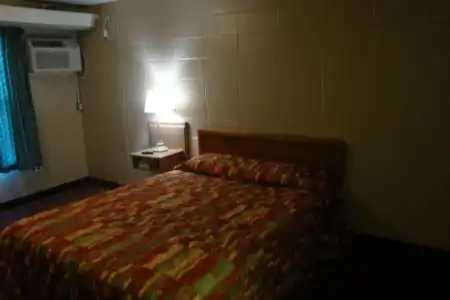 Economy Inn - 4