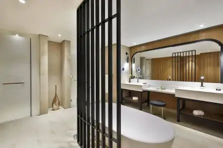 Double Tree by Hilton Dubai Business Bay - 14