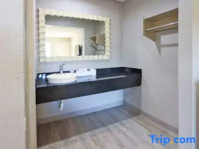 Super 7 Inn Dallas Near Duncanville - 80