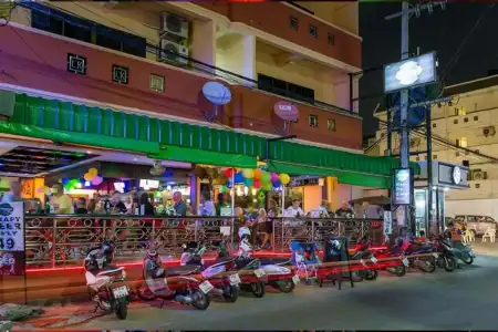 Harrys, Bar & Restaurant - 21