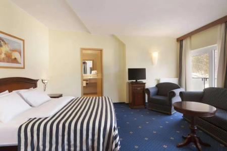 Ramada & Suites by Wyndham Kranjska Gora - 35