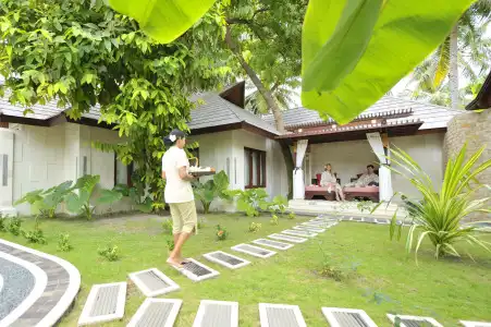 Holiday Island Resort & Spa - 16
